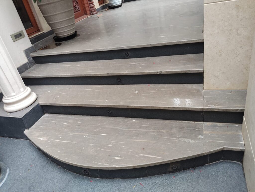Passage staircase waterproofing